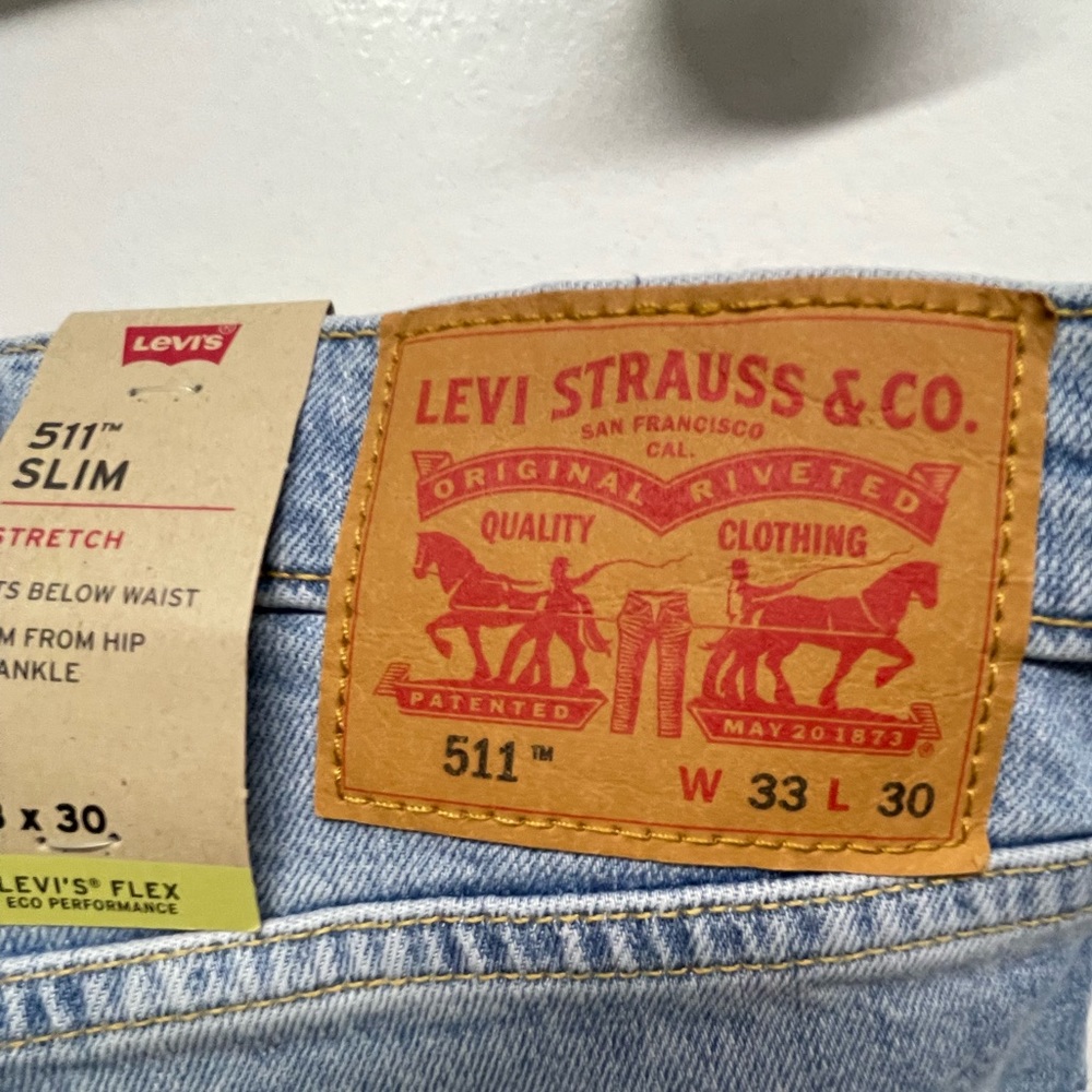 Men’s Levi Jeans - Picture 9 of 10